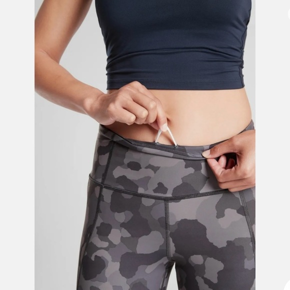 ATHLETA Lightning Camo 7/8 Tight in SuperSonic - Picture 6 of 8